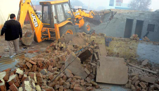 sixmontholddiesinrailwaydemolitiondriveindelhi
